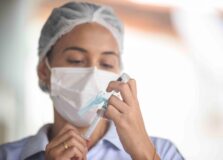 Vacinação de adolescentes sem comorbidades é retomada na Bahia