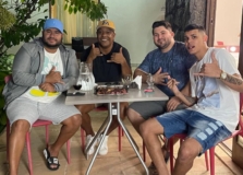 Banda Os Barões da Pisadinha gravou clipe com Márcio Victor, em Salvador