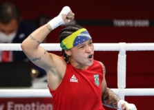Bia Ferreira vence no boxe e avança à semifinal em Tóquio