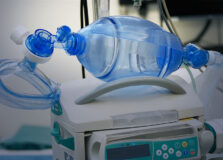 Faculdade de Salvador oferece atendimento gratuito para reabilitação de voz para pacientes recuperados da Covid-19