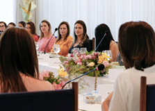 Roberta Roma participa de reunião com Michelle Bolsonaro no Palácio da Alvorada