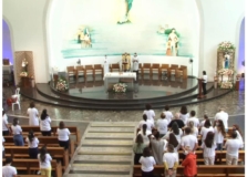 Ingrid Guimarães, Luis Miranda e Preta Gil marcam presença na missa de Paulo Gustavo em Salvador