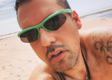 Stylist Pedro Sales está no litoral baiano com Isis Valverde