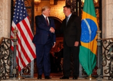 Donald Trump elogia Bolsonaro durante evento de boxe