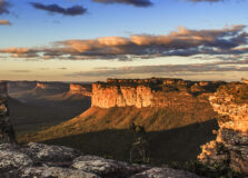 Incêndio atinge rodovia próxima ao Morro do Pai Inácio