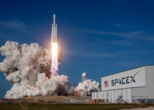 SpaceX se prepara para lançar 1ª tripulação civil à órbita da Terra