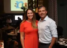 Amélia Villas Boas vai comemorar aniversário com happy hour só para mulheres