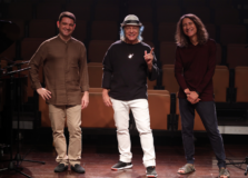 Armandinho, Yacoce e Lobo lançam álbum em homenagem aos mestres. Ouça “Retocando Gil e Caetano”!