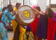Espetáculo sobre democracia tem exibição gratuita no palco on-line do Teatro Vila Velha. Confira!