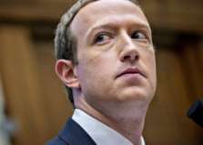 Fundador do Twitter ironiza plano de Zuckerberg  para o Facebook