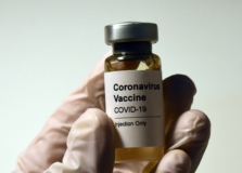 Fiocruz negocia entrega de 180 milhões de doses de vacinas para 2022