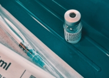 Novos estudos apontam que proteção da Pfizer contra infecção cai em dois meses