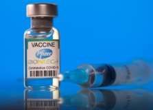 Pfizer e BioNTech iniciam teste de nova vacina contra variante Ômicron