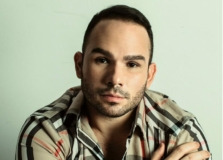 Hairstylist Diego Andradez lança coleção Radiant Summer em restaurante de Salvador