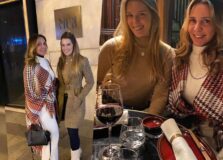 Alessandra e Stephanie Mattos curtem Paris em família