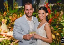 João Pedro Carvalho e Layla Farah se casaram com festa no litoral norte da Bahia