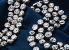 Pulseiras de diamantes de Maria Antonieta vão a leilão nesta terça-feira (09)
