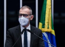 Senador Fabiano Contarato oficializa filiação ao PT