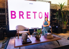 Bruna Oliveira assina palco do Jantar de 02 Anos do Anota Bahia com mobiliário da Breton