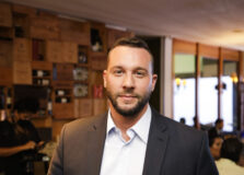 Cyro Freitas comemora aniversário hoje (18)