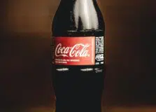 Coca-Cola irá lançar versão alcoólica de refrigerante em parceria com a Corona