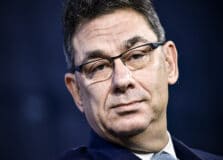 Para CEO da Pfizer, vacinação anual seria mais eficaz que reforços frequentes