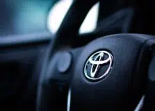 Toyota anuncia recorde de venda em 2021 e amplia distância de sua arquirrival