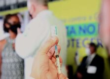 Fiocruz entrega primeiro lote de vacinas produzidas 100% no Brasil