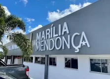 Hospital onde Marília Mendonça nasceu instala letreiro em homenagem à cantora