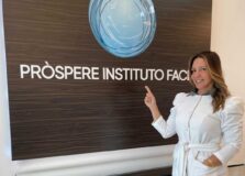 Alessandra Mattos investe em curso de lipoaspiração de papada