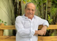 Charles Pereira promove lançamento de livro em restaurante de Feira de Santana