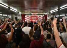 Rapper Xamã fez show surpresa em metrô de São Paulo