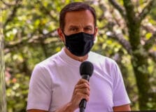São Paulo retira obrigatoriedade do uso de máscaras em espaços abertos