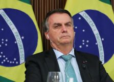 Divulgação da carteira de vacinação de Jair Bolsonaro é autorizada