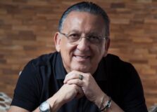 Galvão Bueno retorna à TV aberta como narrador da Copa de 2026