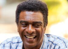 Helio de La Peña traz seu stand up comedy para Salvador