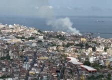 Imagens aéreas exclusivas registram incêndio que atingiu galpão da CODEBA em Salvador