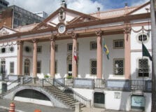 Palacete bicentenário da Associação Comercial da Bahia passa por restauração