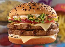 Após MC Donald’s, Procon suspende venda de sanduíche do Burger King por propaganda enganosa