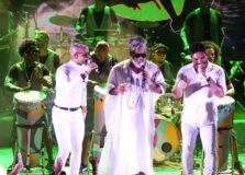Após receber homenagem do Judiciário, Carlinhos Brown participou de show no Guetho Square