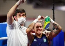 Bia Ferreira volta a vencer e avança às quartas do Mundial de Boxe