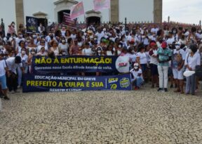 Greve de professores municipais é marcada por manifestações contra Bruno Reis