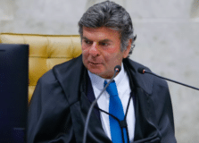 Luiz Fux questiona competência do STF e defende nulidade em caso contra Bolsonaro