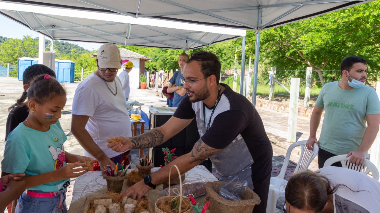 Evento da Fundação Baía Viva na Ilha dos Frades.
