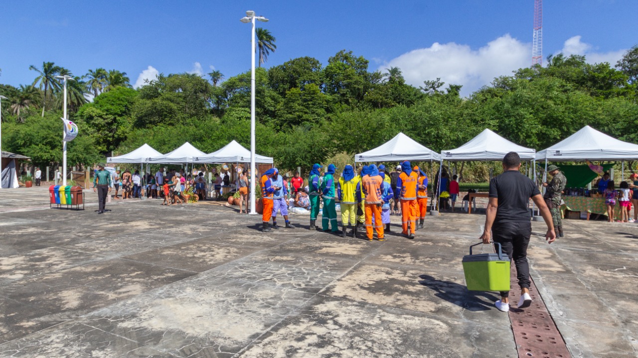 Evento da Fundação Baía Viva na Ilha dos Frades.