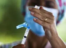 Brasil começa a aplicar vacina bivalente contra Covid-19