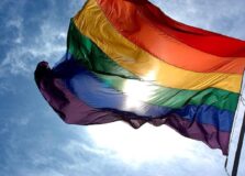 Fifa passa por cima de proibição do Catar sobre bandeiras LGBTQIA+
