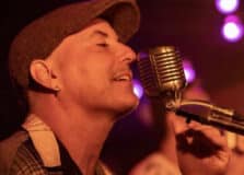 Alex Góes retorna da Espanha para cantar Elton John em restaurante de Salvador