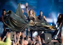 Daniela Mercury celebra recorde de público em turnê por Portugal