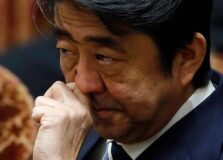 Ex-primeiro-ministro do Japão morre após ser baleado durante comício